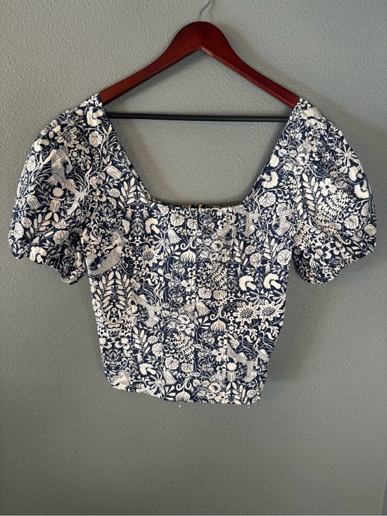 J. Crew Tops - J Crew Floral Puff Sleeve Crop Top Women’s size 14 Blue White Smocked BR056